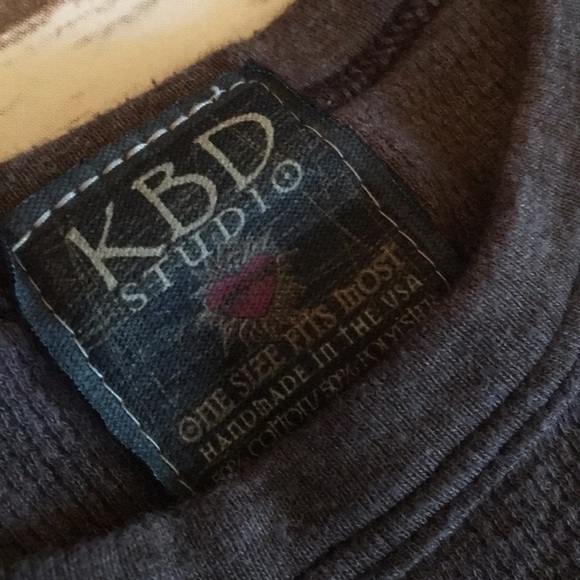 Women’s or juniors shirt. Brown - Picture 2 of 4